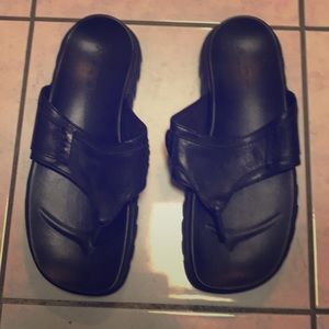 Black leather men’s sandals